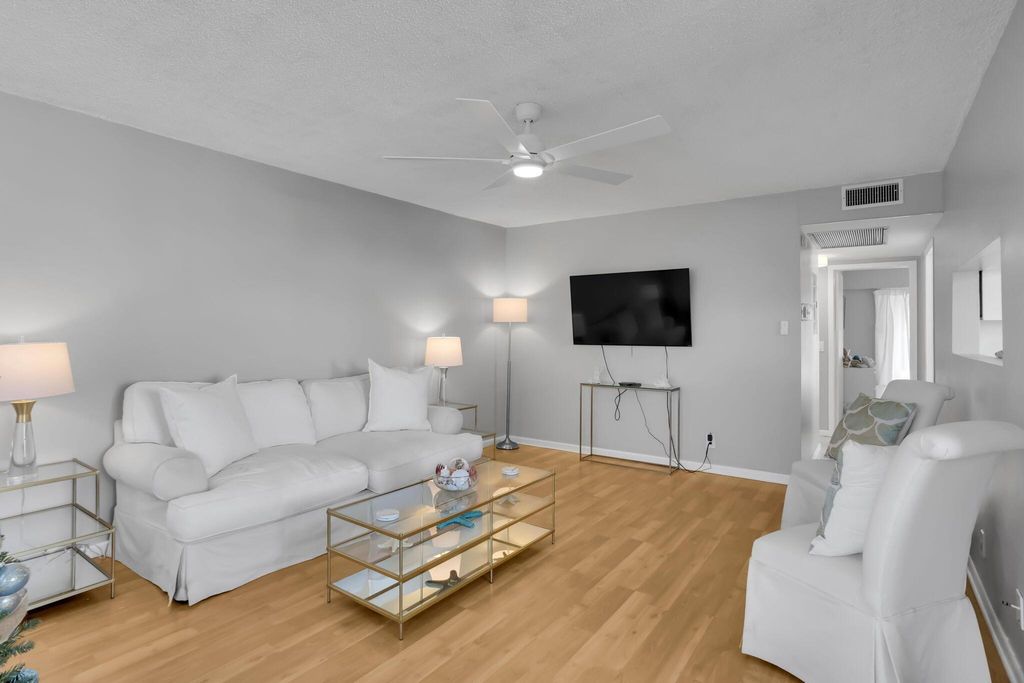 336 Dorset H, Boca Raton, FL 33434