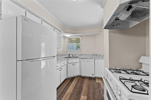 102 Strand Street 16, Galveston, TX 77550