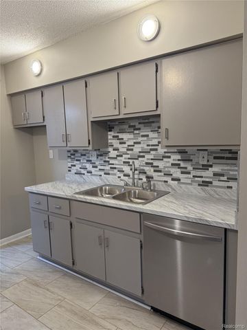33023 Fargo Street, Livonia, MI 48152