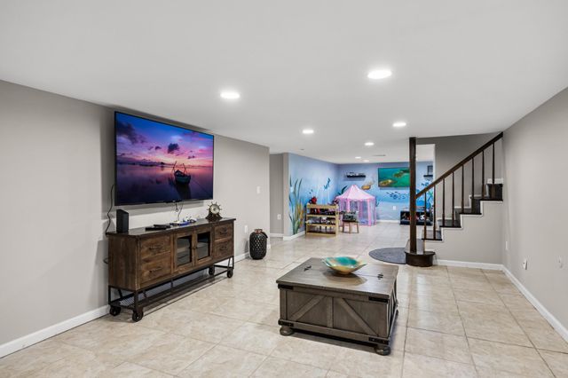 37 HAWKIN RD, Medford, NJ 08055