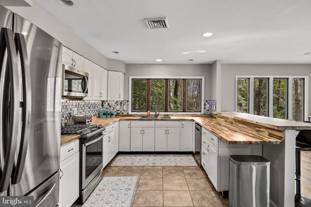 37 HAWKIN RD, Medford, NJ 08055