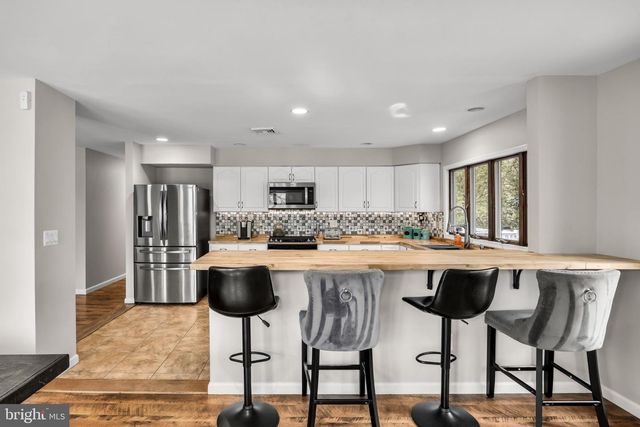 37 HAWKIN RD, Medford, NJ 08055