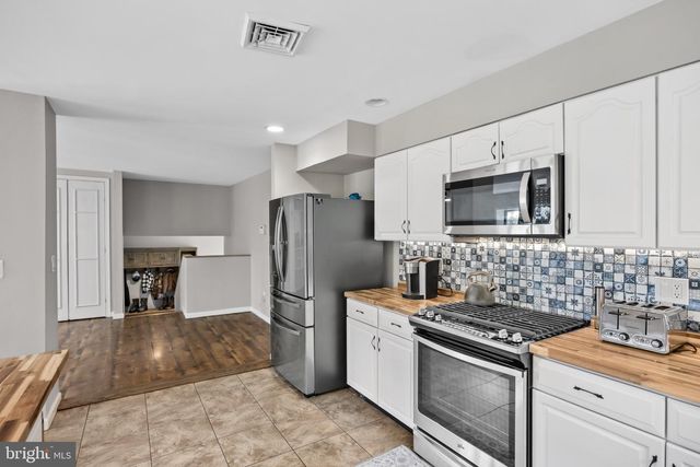 37 HAWKIN RD, Medford, NJ 08055