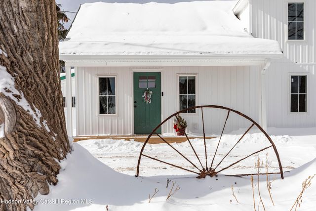 8 Don Irwin Road, Prattsville, NY 12468