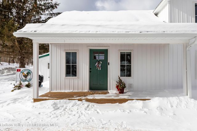 8 Don Irwin Road, Prattsville, NY 12468