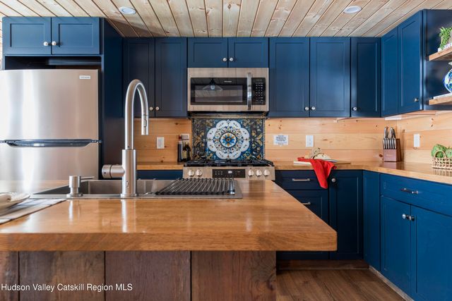 8 Don Irwin Road, Prattsville, NY 12468