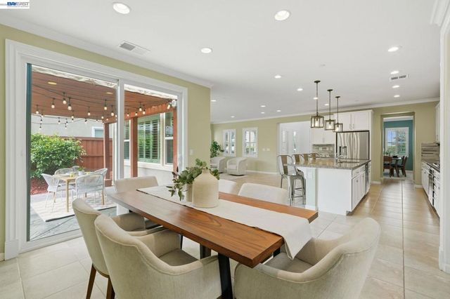 2352 Augusta Ave, Tracy, CA 95377