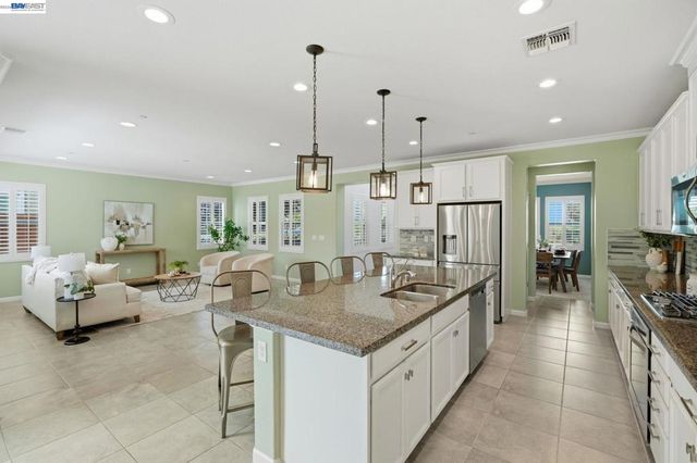 2352 Augusta Ave, Tracy, CA 95377