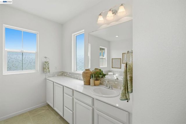 2352 Augusta Ave, Tracy, CA 95377