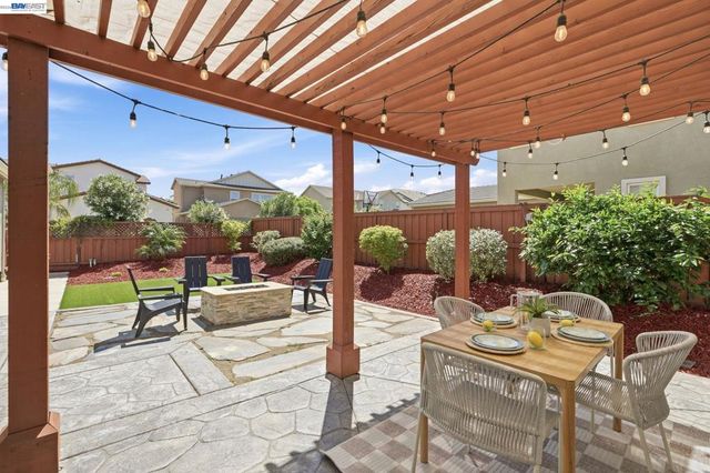 2352 Augusta Ave, Tracy, CA 95377