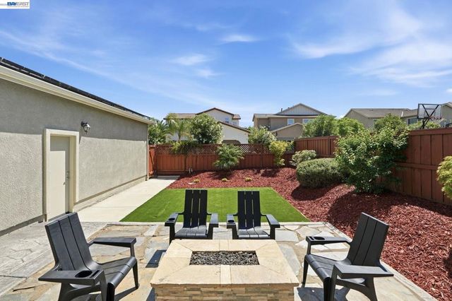 2352 Augusta Ave, Tracy, CA 95377