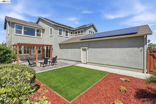 2352 Augusta Ave, Tracy, CA 95377