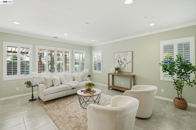 2352 Augusta Ave, Tracy, CA 95377