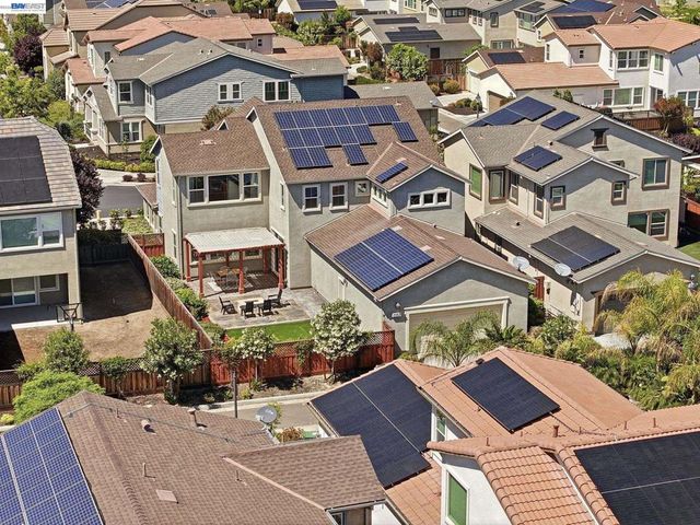 2352 Augusta Ave, Tracy, CA 95377