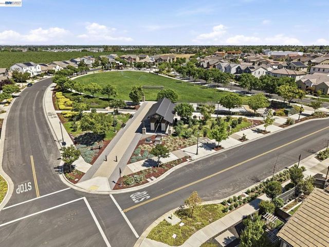 2352 Augusta Ave, Tracy, CA 95377