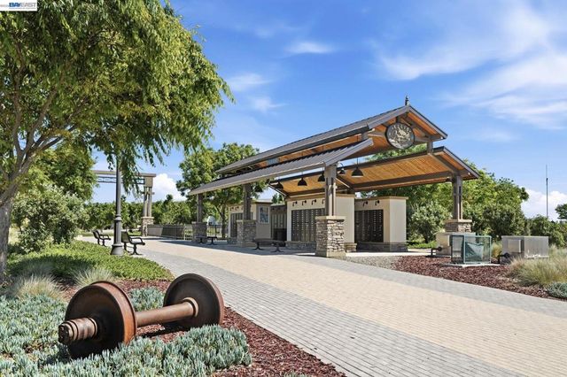 2352 Augusta Ave, Tracy, CA 95377