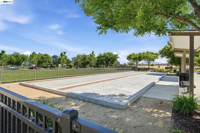 2352 Augusta Ave, Tracy, CA 95377