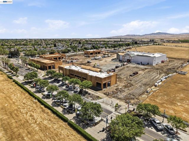 2352 Augusta Ave, Tracy, CA 95377