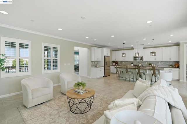 2352 Augusta Ave, Tracy, CA 95377