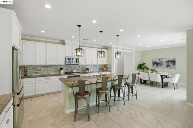 2352 Augusta Ave, Tracy, CA 95377