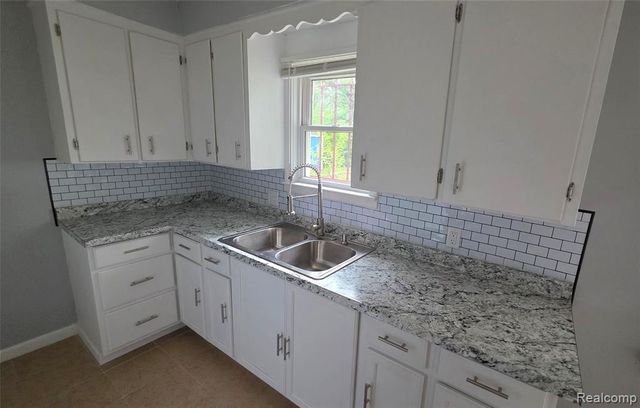 5813 Winthrop Boulevard, Flint, MI 48505