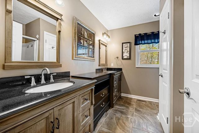 997 Rue Fleur de Lis, Lavonia, GA 30553
