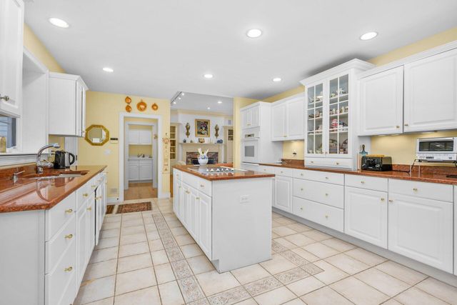 81 Osterville West Barnstable Road, Osterville, MA 02655
