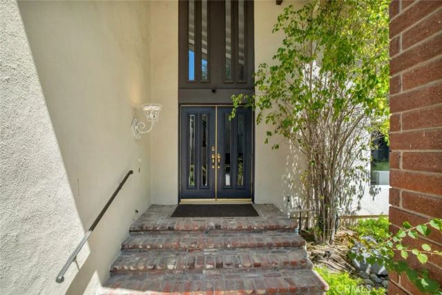 20138 Greenbriar, Tarzana, CA 91356