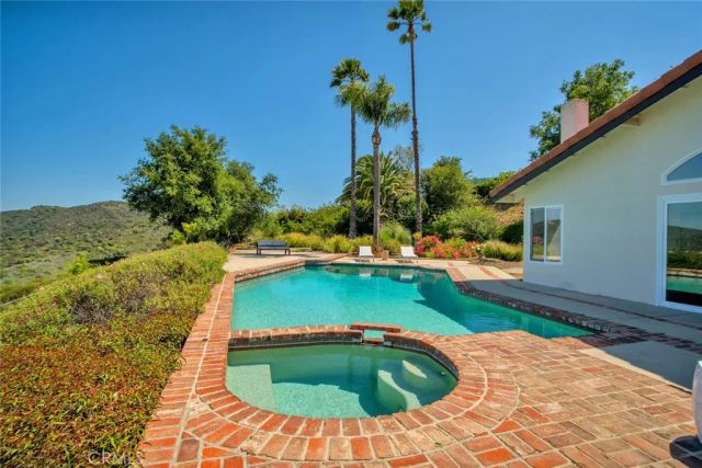 20138 Greenbriar, Tarzana, CA 91356