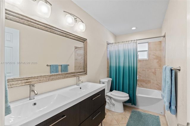 9136 NW 32nd Pl, Sunrise, FL 33351