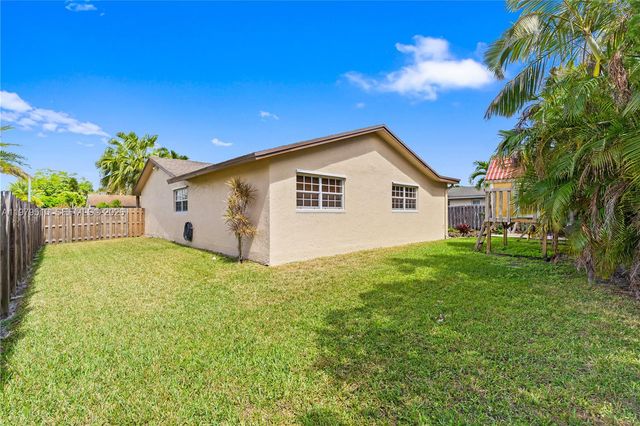9136 NW 32nd Pl, Sunrise, FL 33351