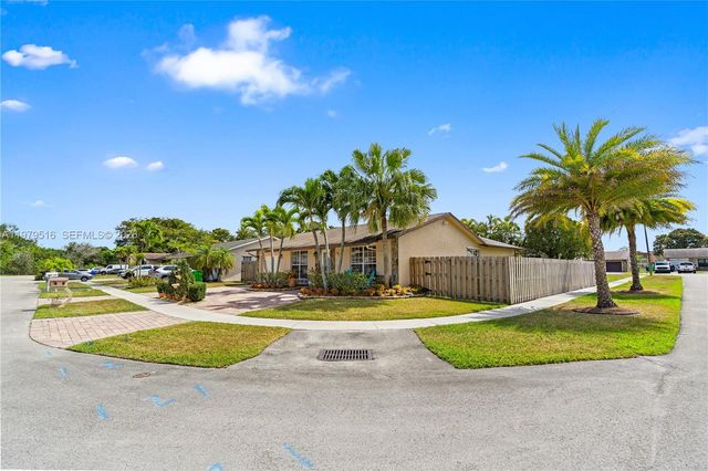 9136 NW 32nd Pl, Sunrise, FL 33351