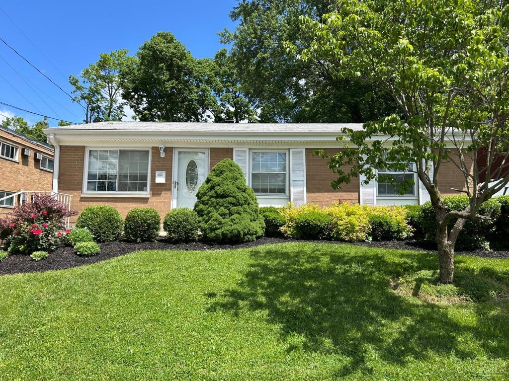 3744 Dina Avenue, Cheviot, OH 45211