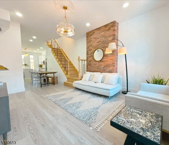 62 Union St, Jersey City, NJ 07304