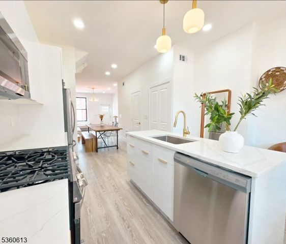 62 Union St, Jersey City, NJ 07304