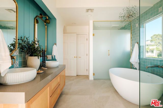 905 Berkeley Street, Santa Monica, CA 90403