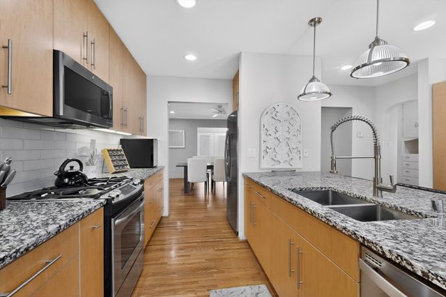 1212 Calle Del Sol NE, Albuquerque, NM 87106