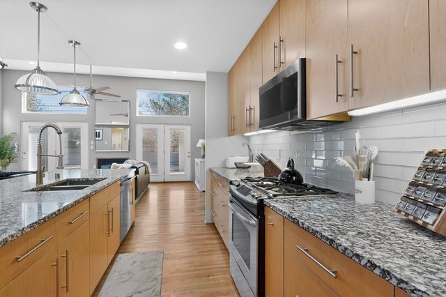 1212 Calle Del Sol NE, Albuquerque, NM 87106