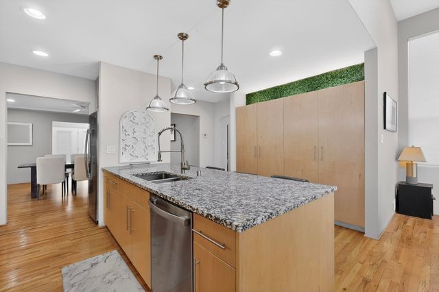 1212 Calle Del Sol NE, Albuquerque, NM 87106