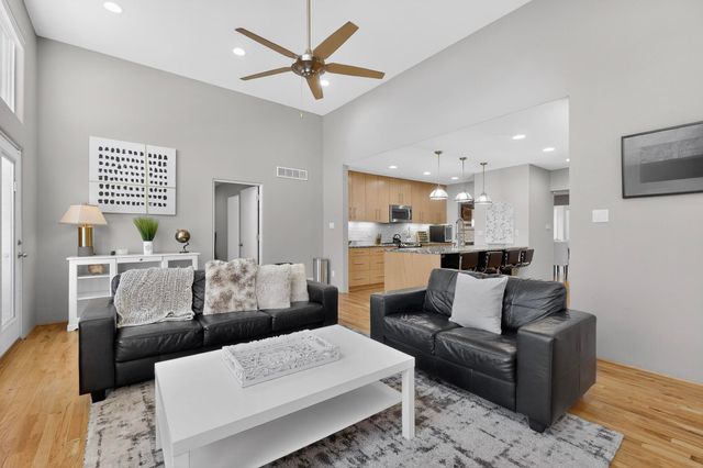 1212 Calle Del Sol NE, Albuquerque, NM 87106