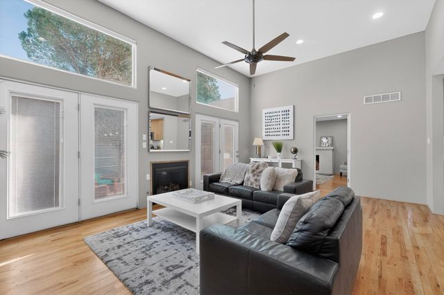 1212 Calle Del Sol NE, Albuquerque, NM 87106