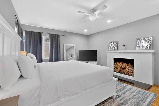 1212 Calle Del Sol NE, Albuquerque, NM 87106