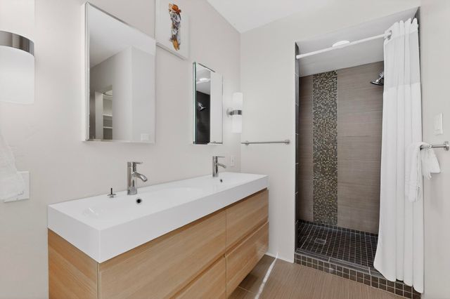 1212 Calle Del Sol NE, Albuquerque, NM 87106