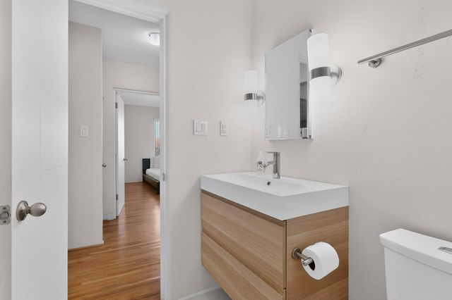 1212 Calle Del Sol NE, Albuquerque, NM 87106