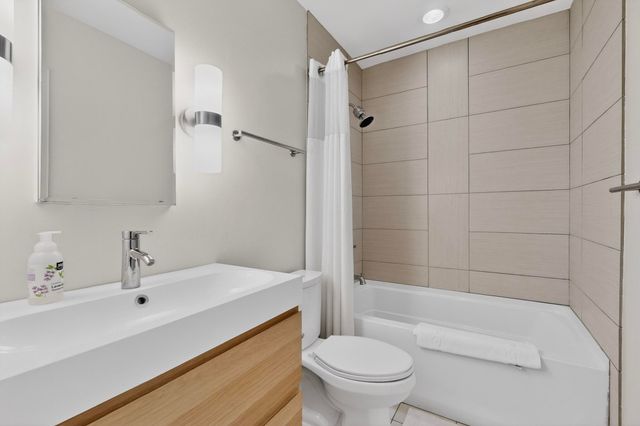 1212 Calle Del Sol NE, Albuquerque, NM 87106