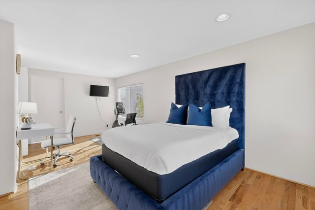 1212 Calle Del Sol NE, Albuquerque, NM 87106