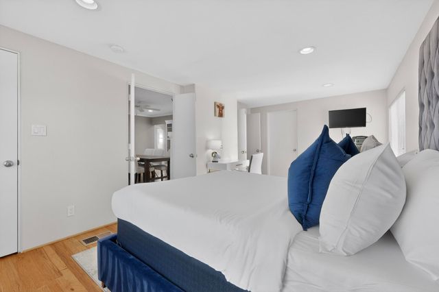 1212 Calle Del Sol NE, Albuquerque, NM 87106