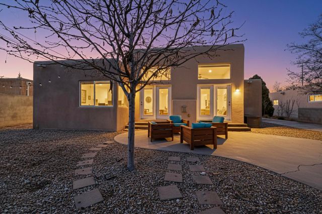 1212 Calle Del Sol NE, Albuquerque, NM 87106