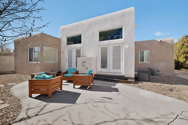 1212 Calle Del Sol NE, Albuquerque, NM 87106