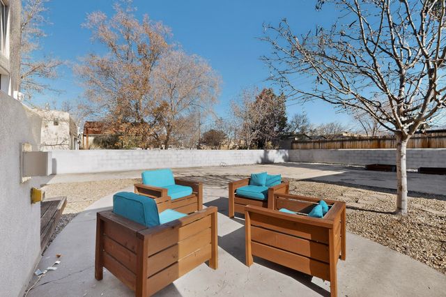 1212 Calle Del Sol NE, Albuquerque, NM 87106